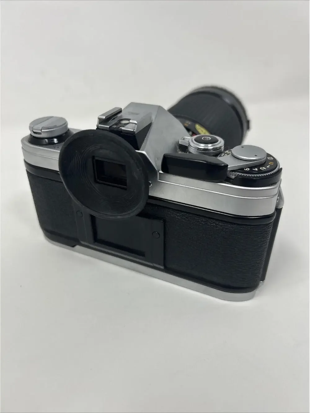 Canon AE-1 35mm SLR Film Camera. Comes With Bag- Flash - 35-200mm Zoom Lens - Picture 3 of 9